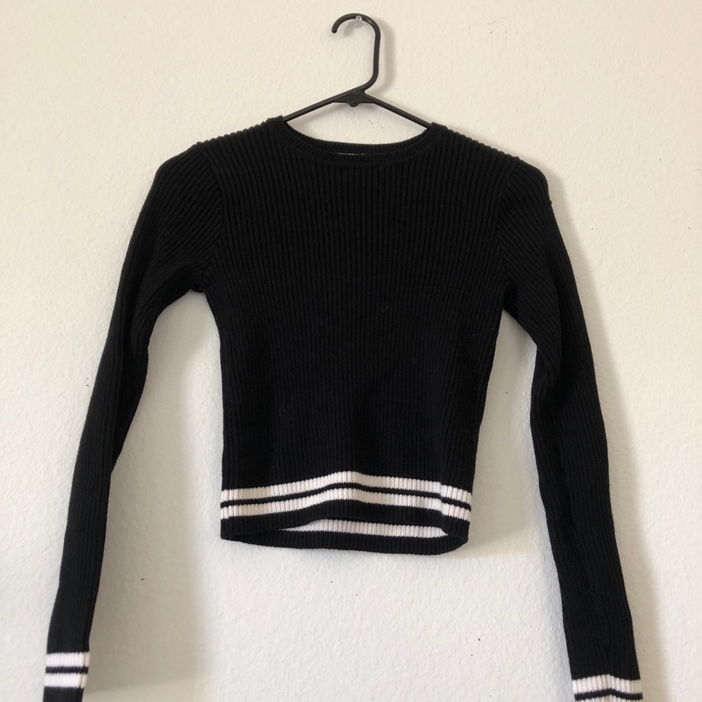 black long sleeve crop top with white trim